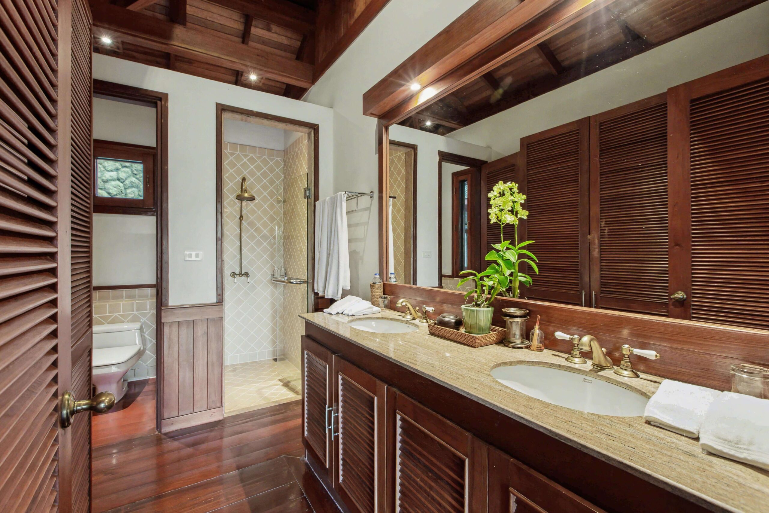 Guest Bedroom 1 Bathroom