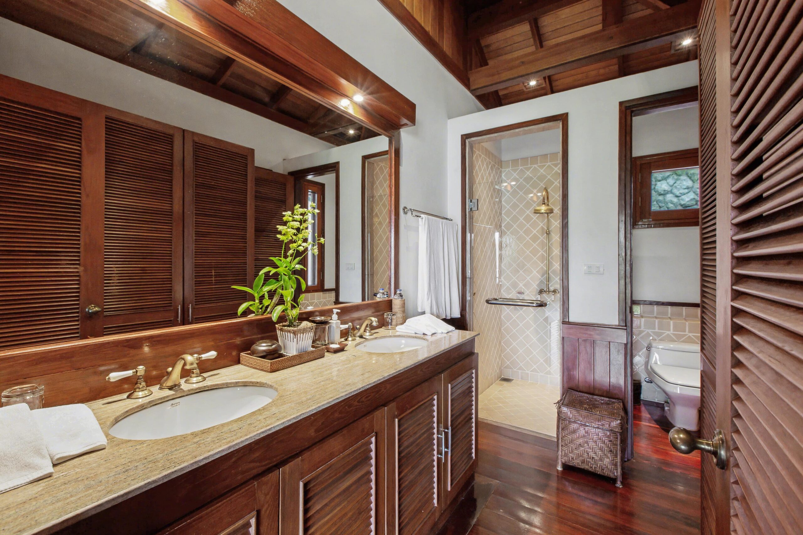 Guest Bedroom 2 Bathroom